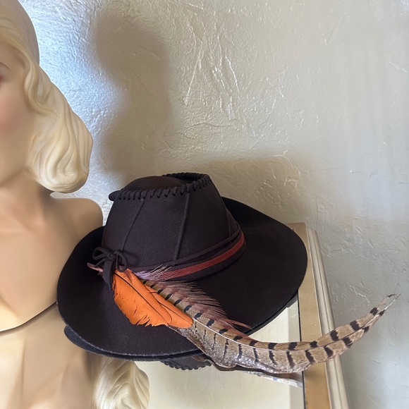 ELEGANT 1940s\' BROWN FELT FEDORA + INTRICATE CROWN DETAILS &  FEATHERS main image 6